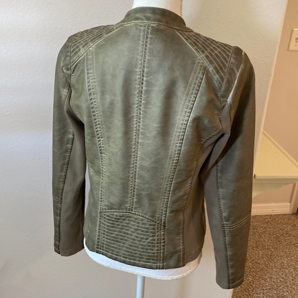 Cool Jacket! - Picture 2 of 10